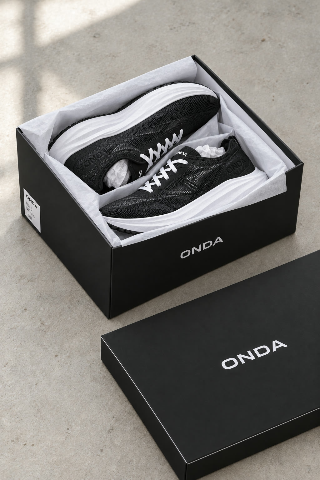 Onda — Sneaker in der Schachtel